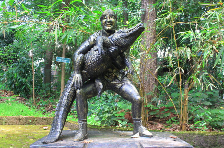 Statue of steve irwin at parassinikkadavu snake park, kannur, Kerala, india